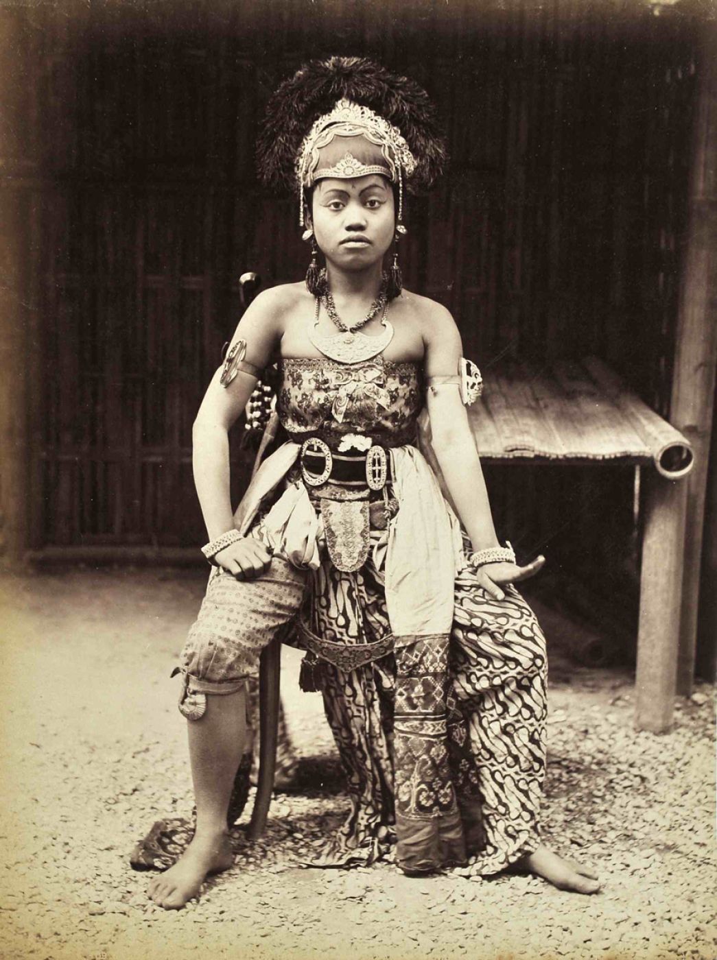 Neurdein Frères, “Danseuse Javanaise”, 1889