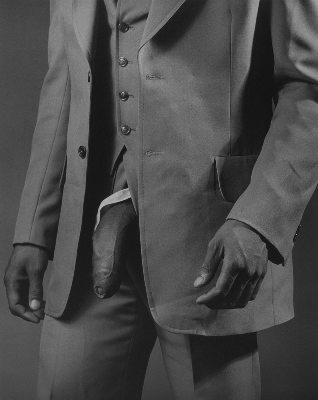 Robert Mapplethorpe, “Man in polyester suit”, 1980