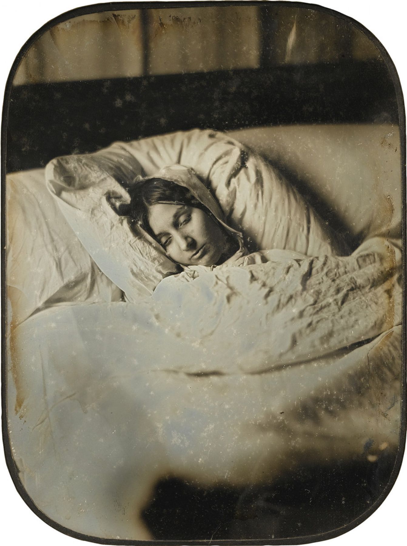 Miljko, Portrait Artistique Abstrait de Femme Couverte de Tissu Noir dans  le Désert, Papier Photographique en vente sur Pamono