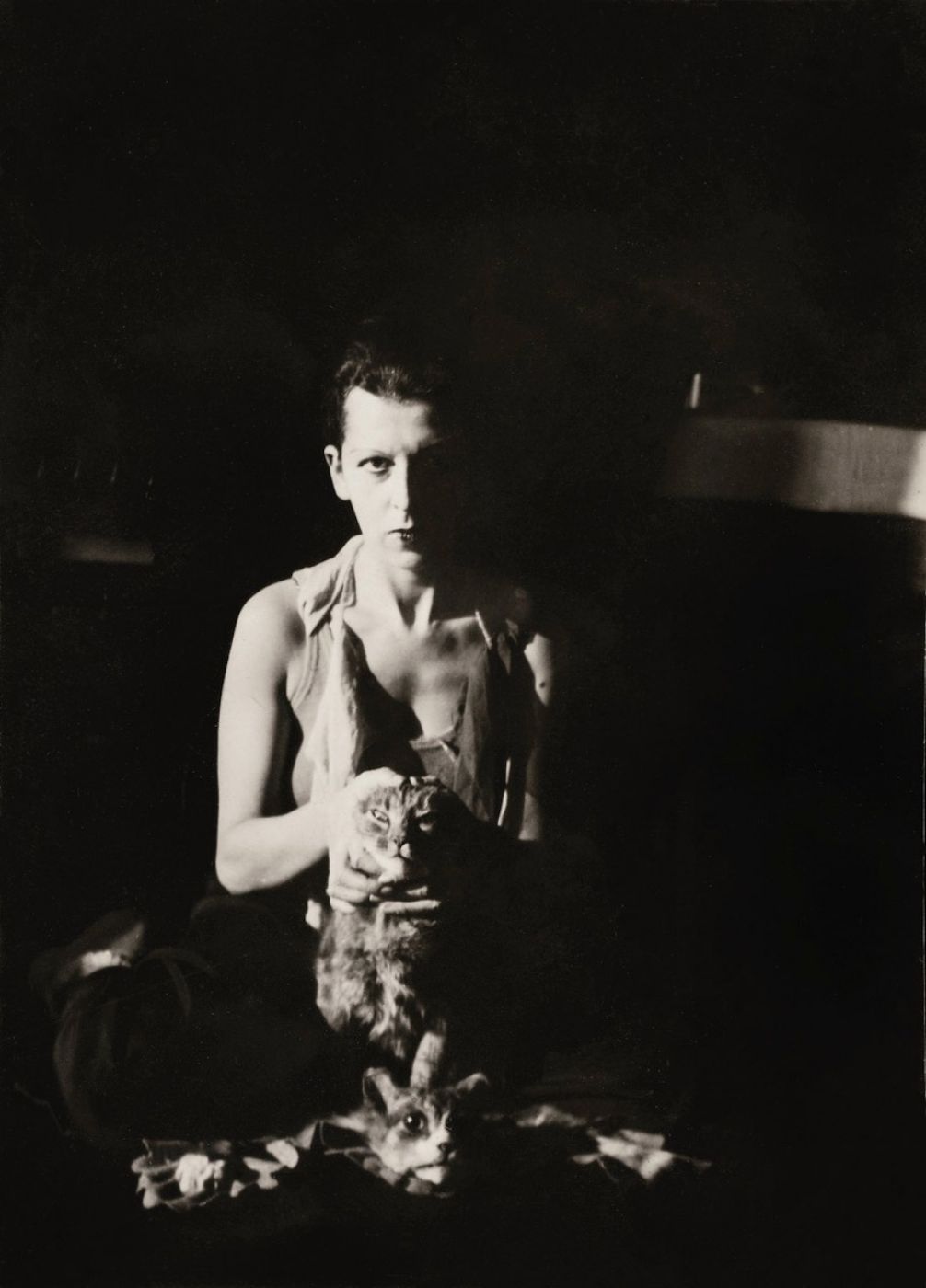 Claude Cahun, “Autoportrait au Chat”, 1927